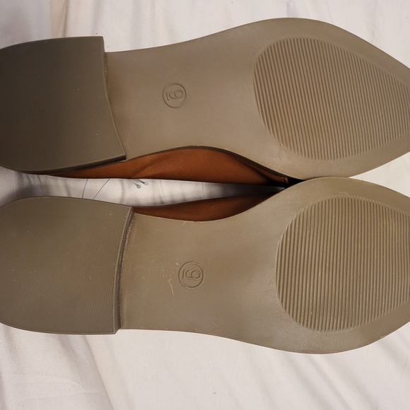 Universal Thread Goods Flats - Picture 3 of 3